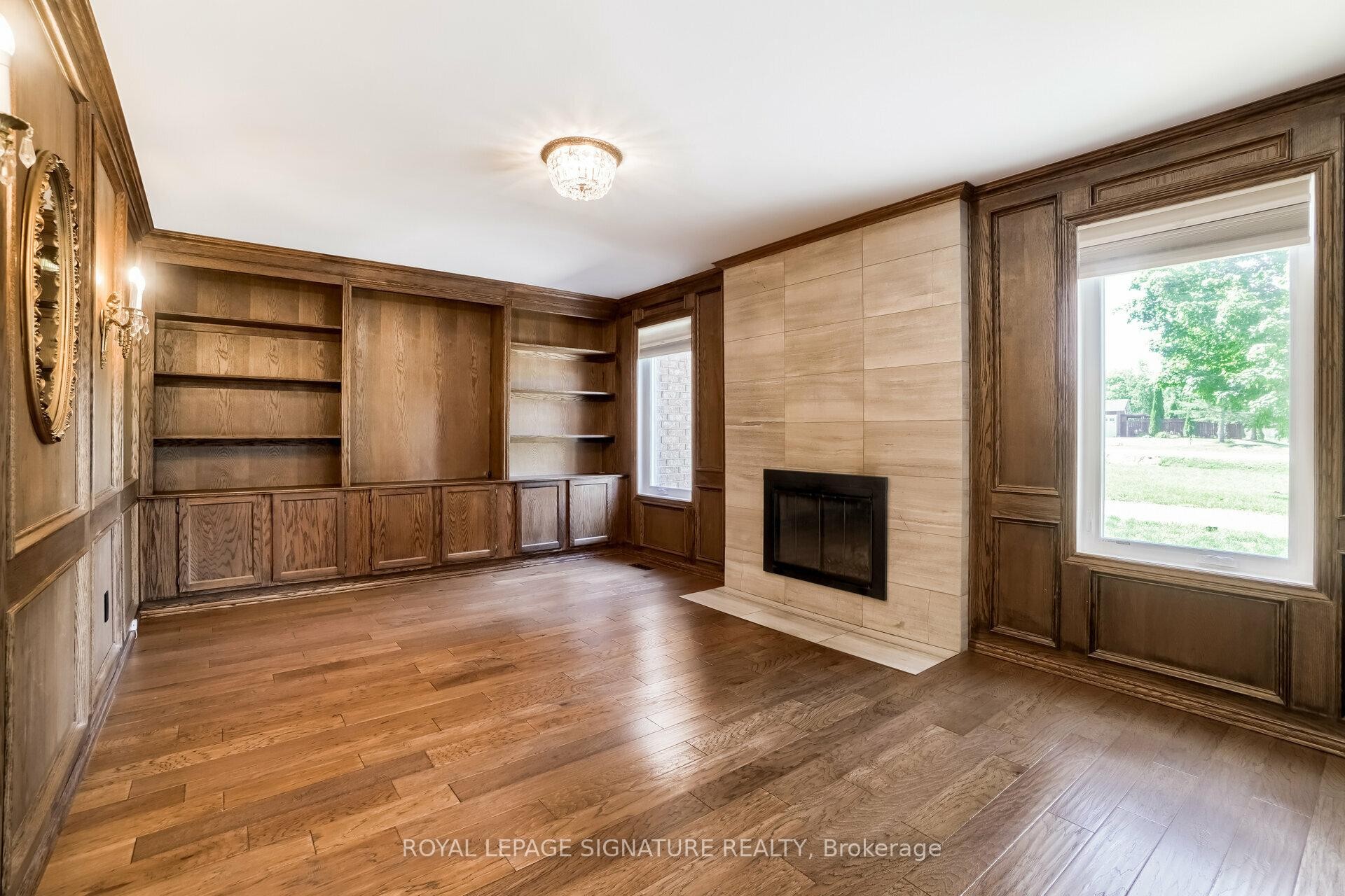 9 Elite Road, Caledon, ON - Indoor With Fireplace