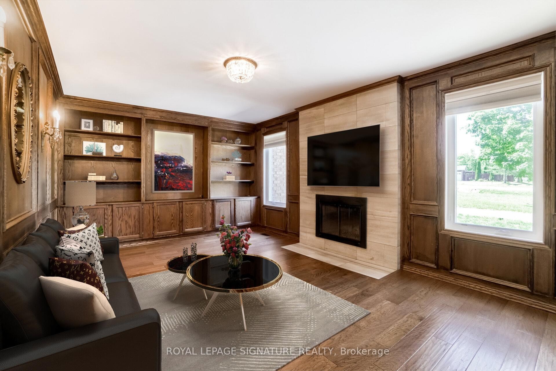 9 Elite Road, Caledon, ON - Indoor Photo Showing Living Room With Fireplace