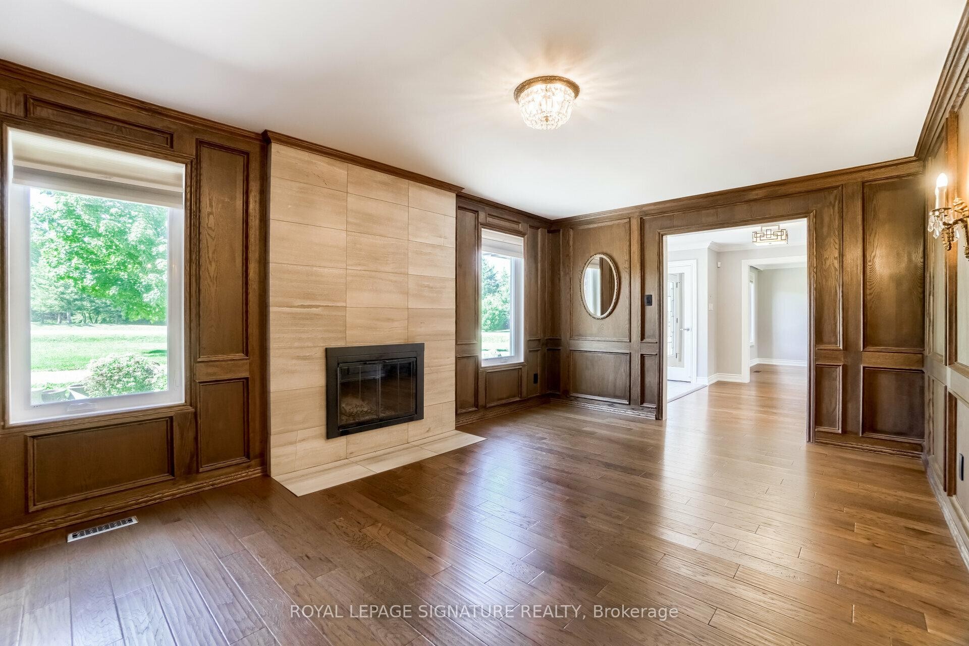 9 Elite Road, Caledon, ON - Indoor Photo Showing Living Room With Fireplace