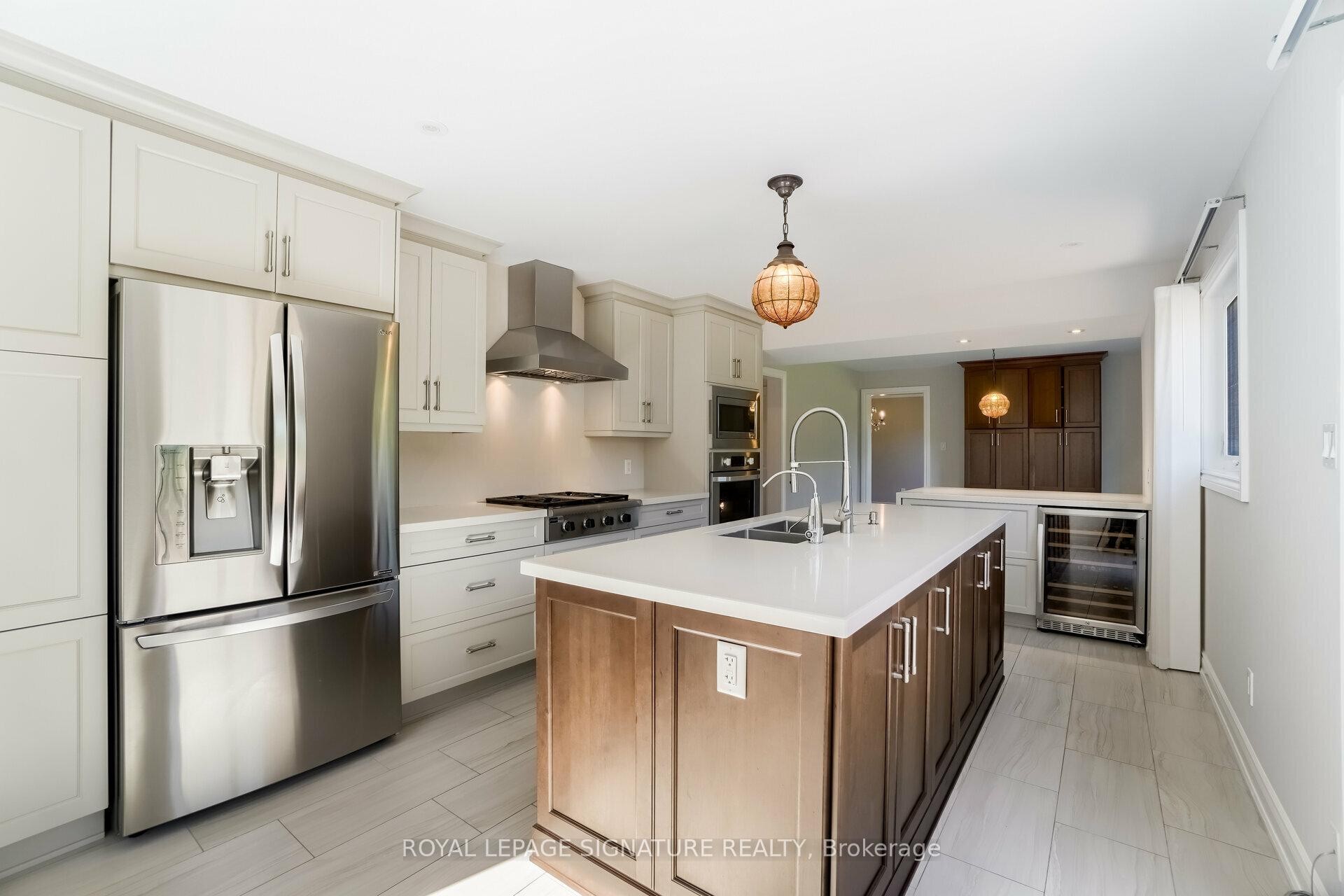 9 Elite Road, Caledon, ON - Indoor Photo Showing Kitchen With Double Sink With Upgraded Kitchen