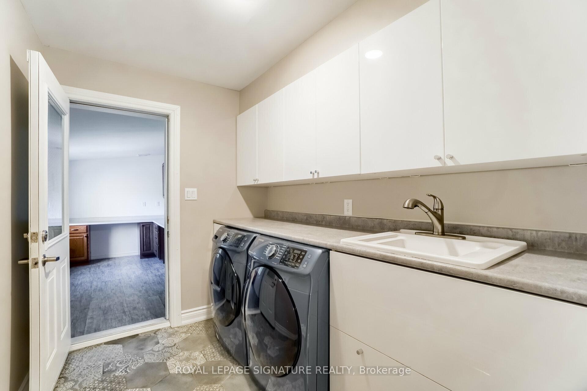 9 Elite Road, Caledon, ON - Indoor Photo Showing Laundry Room