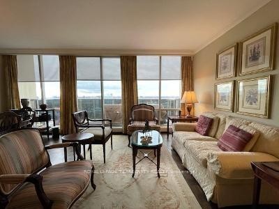 2511-400 Walmer Road, Toronto, ON - Indoor Photo Showing Living Room