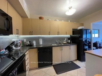 2511-400 Walmer Road, Toronto, ON - Indoor Photo Showing Kitchen