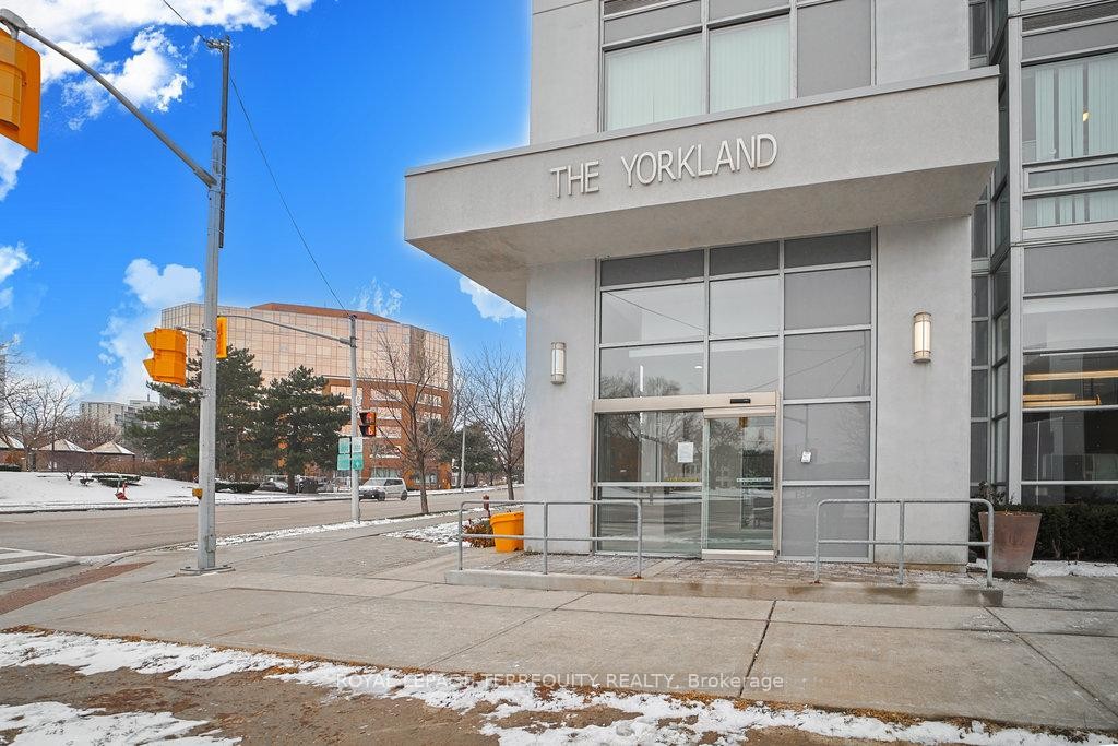 411-275 Yorkland Road, Toronto, ON - Outdoor