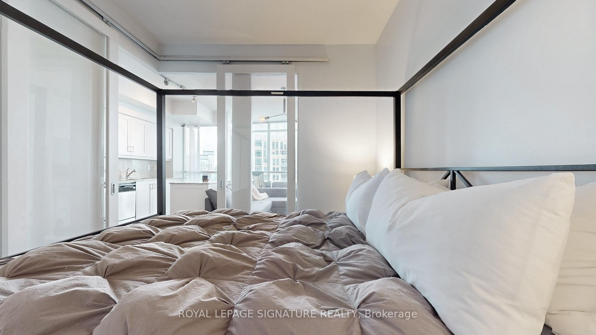 3403-215 Fort York Boulevard, Toronto, ON - Indoor Photo Showing Bedroom