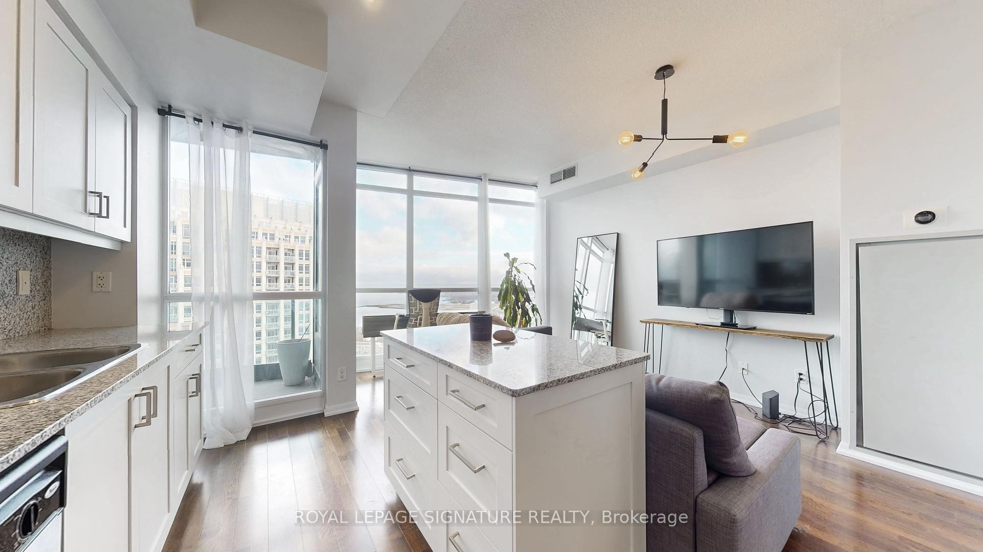 3403-215 Fort York Boulevard, Toronto, ON - Indoor Photo Showing Kitchen With Upgraded Kitchen