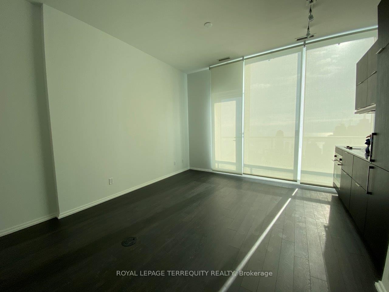6008-197 Yonge Street, Toronto, ON - Indoor Photo Showing Other Room