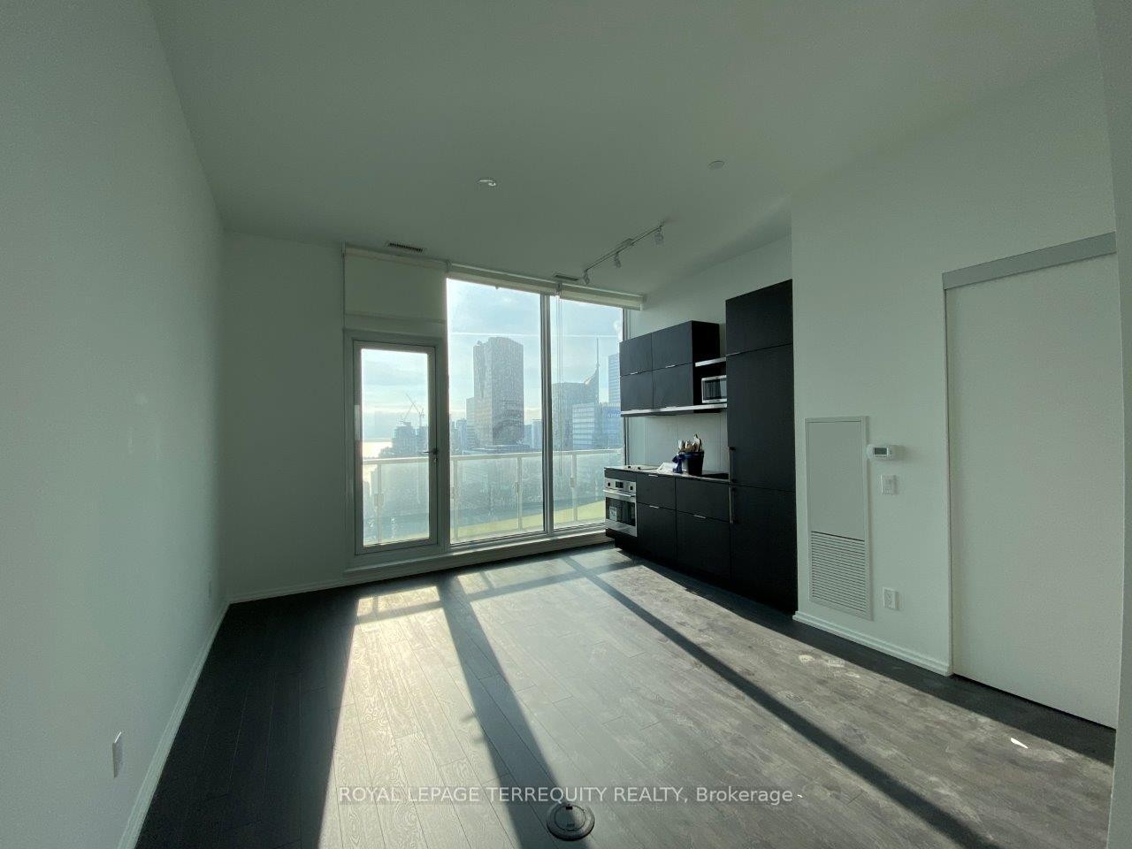 6008-197 Yonge Street, Toronto, ON - Indoor Photo Showing Other Room