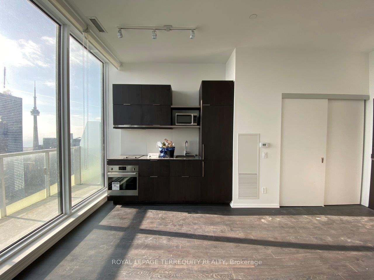 6008-197 Yonge Street, Toronto, ON - Indoor Photo Showing Other Room