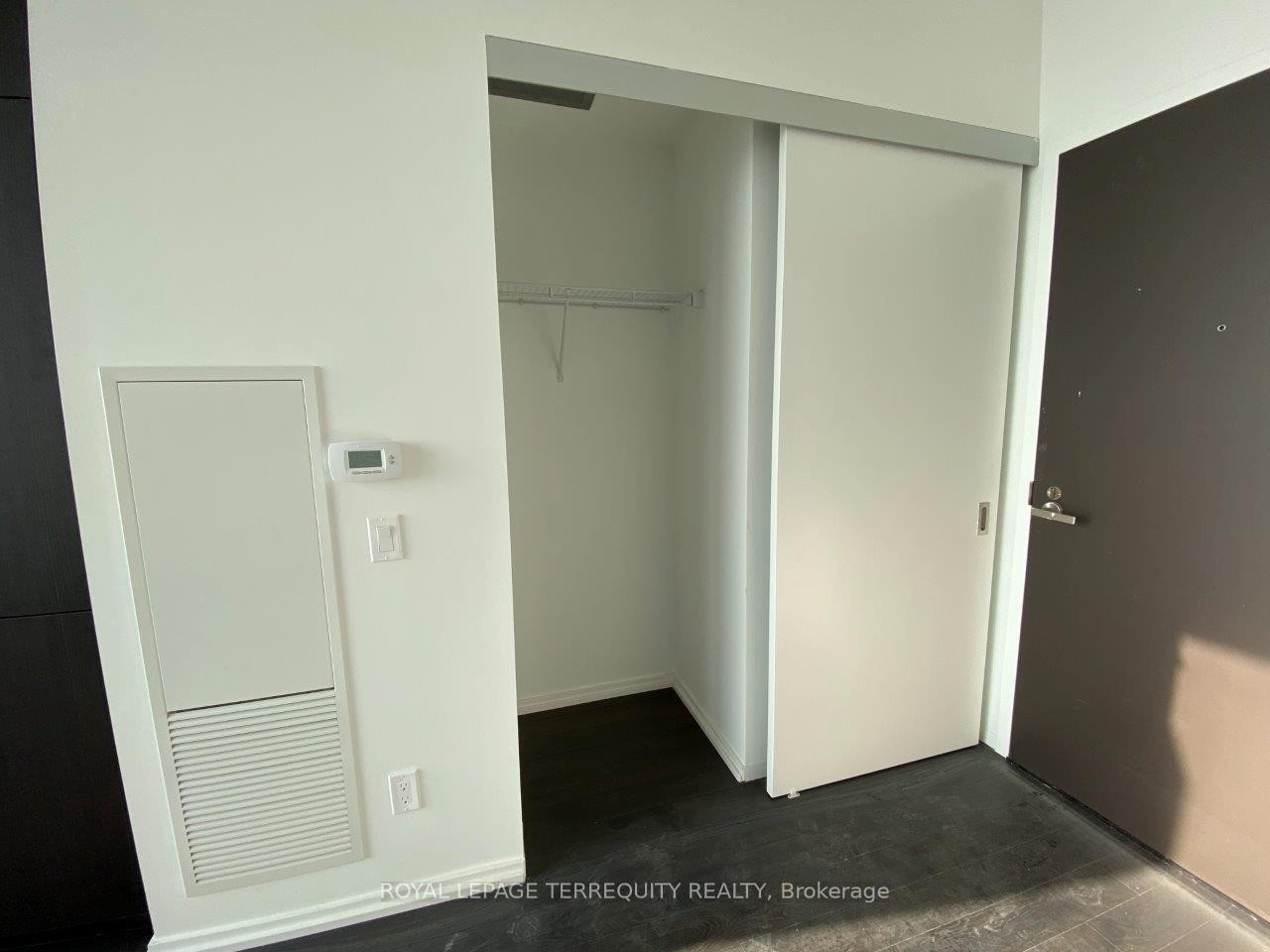 6008-197 Yonge Street, Toronto, ON - Indoor Photo Showing Other Room