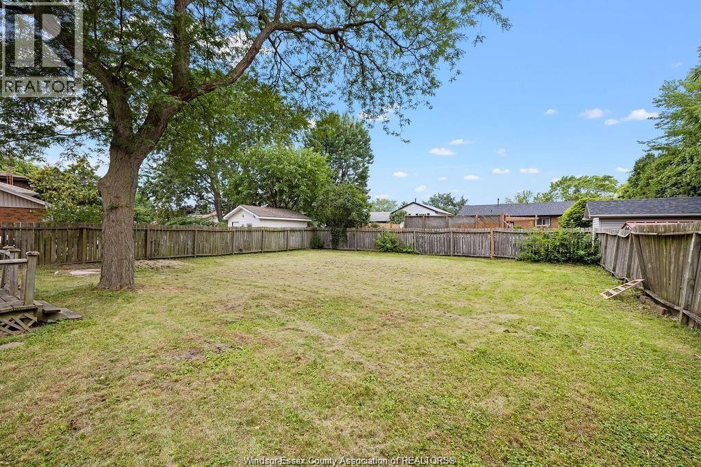 5440 Lyndon, Windsor, ON - Outdoor With Backyard