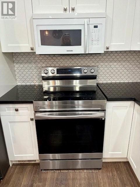 40 Vanier Street, Tiny, ON - Indoor Photo Showing Kitchen With Upgraded Kitchen