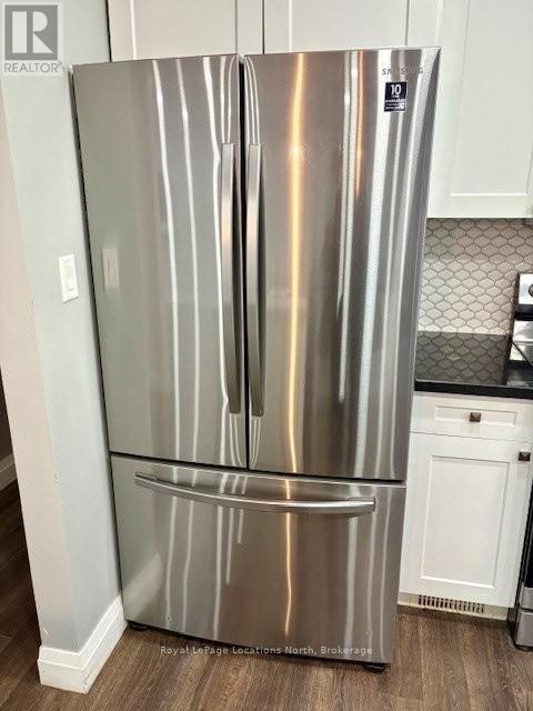 40 Vanier Street, Tiny, ON - Indoor Photo Showing Kitchen