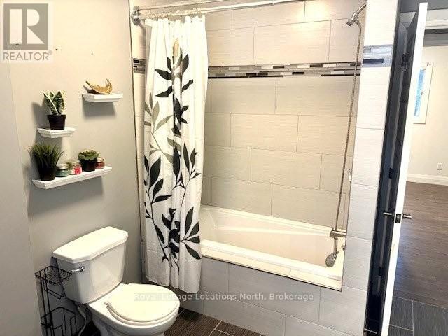 40 Vanier Street, Tiny, ON - Indoor Photo Showing Bathroom