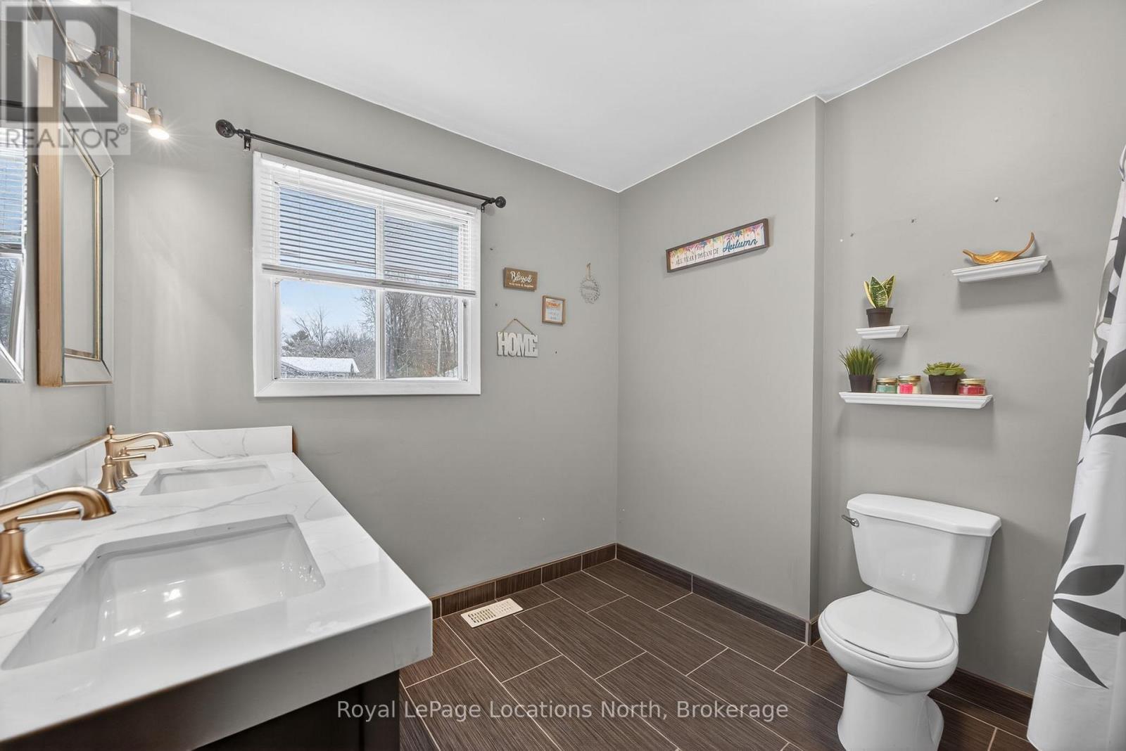 40 Rue Vanier Street, Tiny, ON - Indoor Photo Showing Bathroom