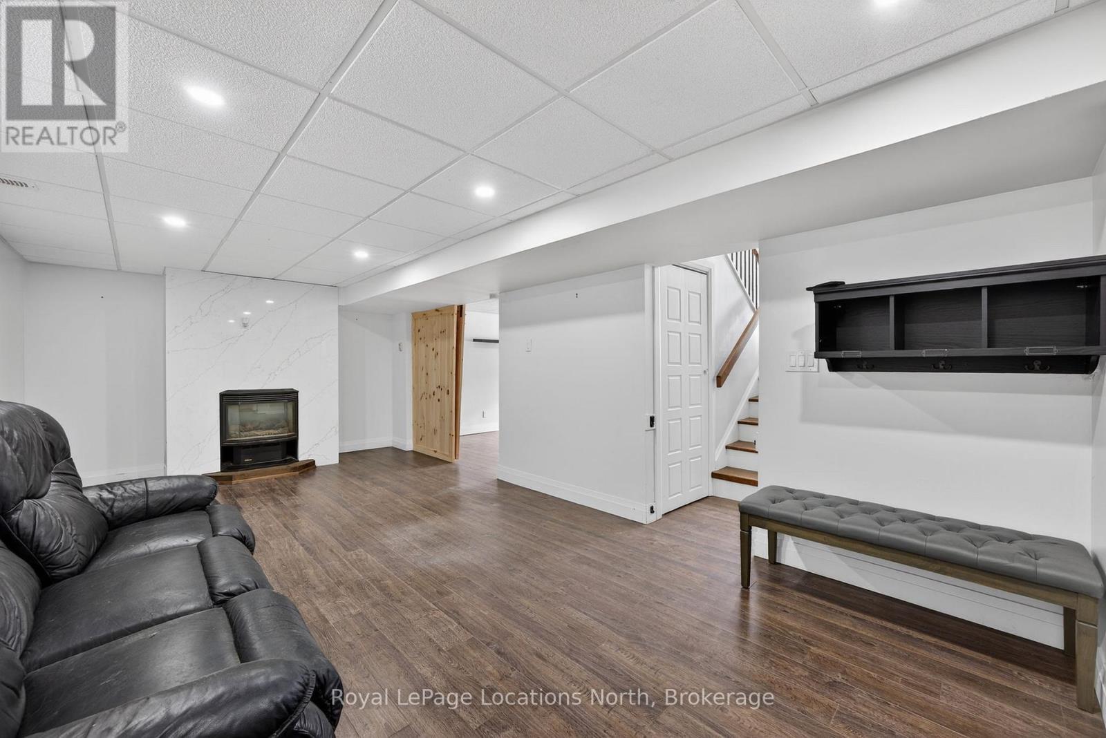 40 Rue Vanier Street, Tiny, ON - Indoor With Fireplace