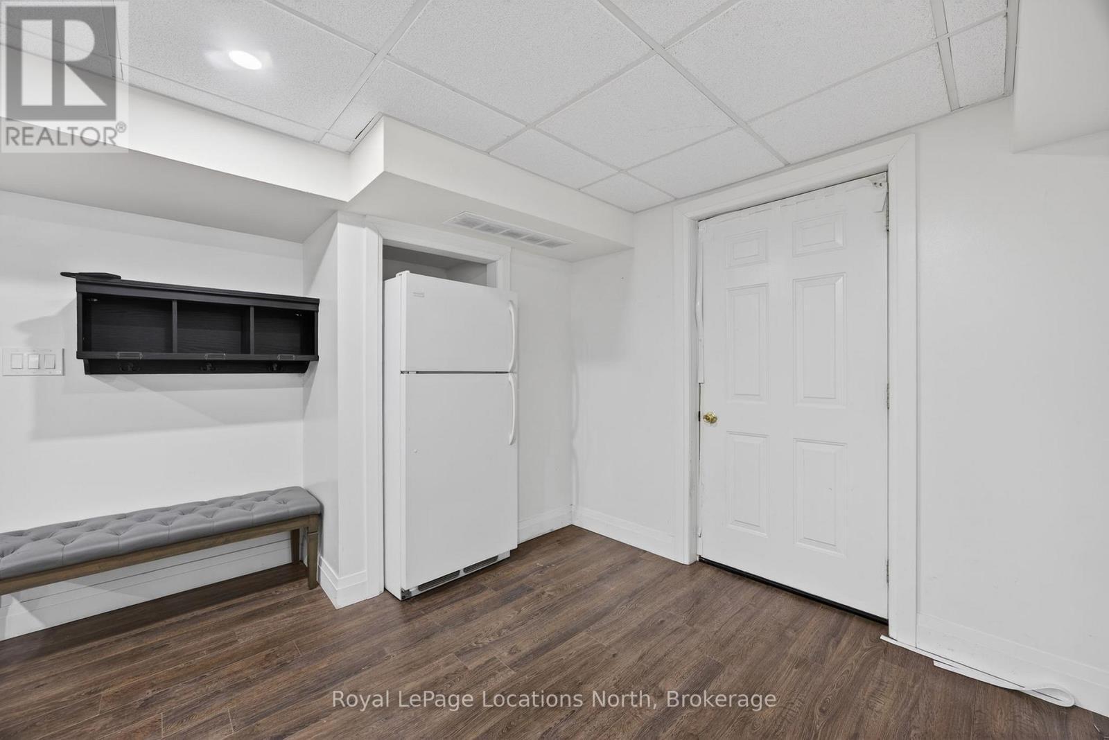 40 Rue Vanier Street, Tiny, ON - Indoor Photo Showing Other Room