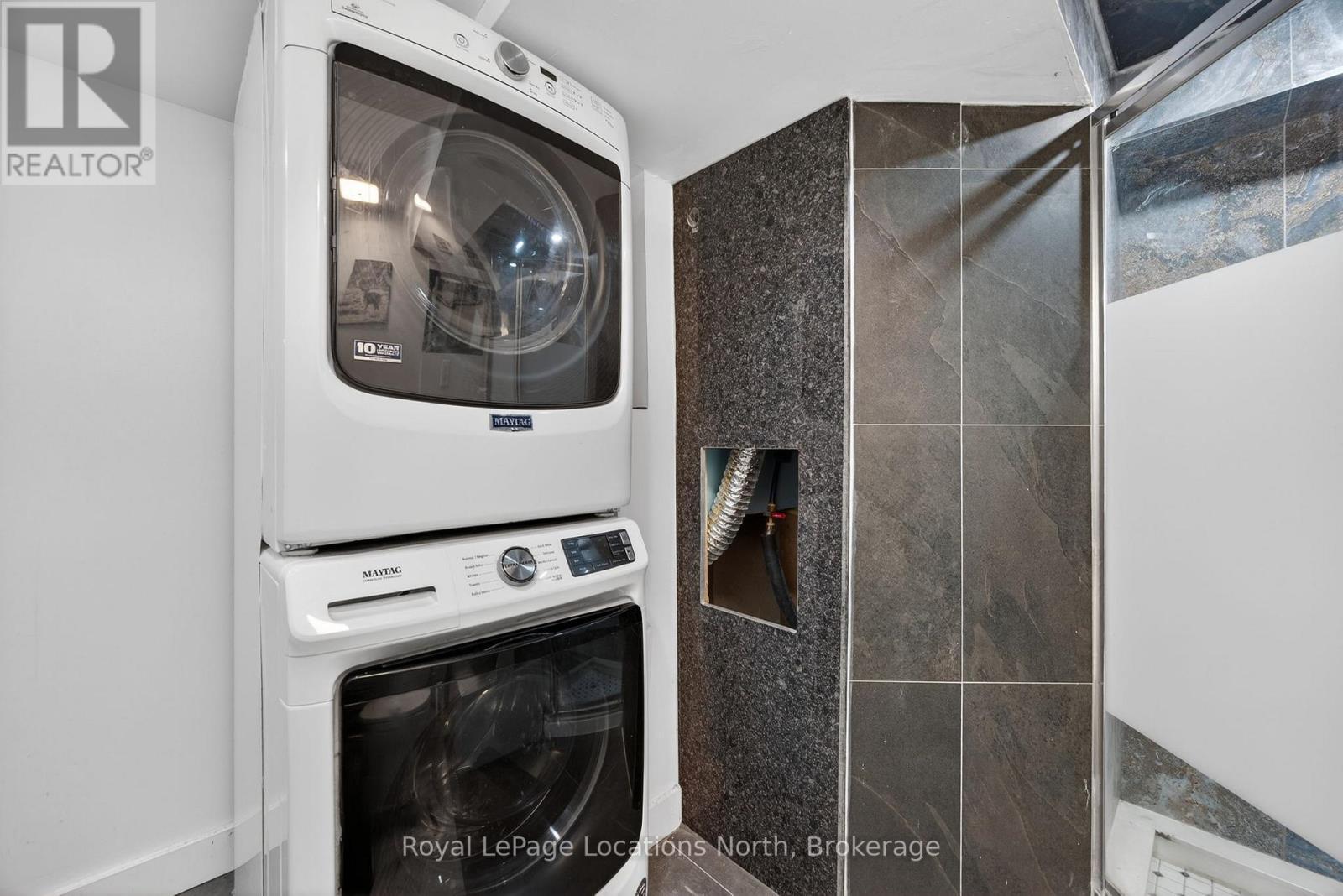 40 Rue Vanier Street, Tiny, ON - Indoor Photo Showing Laundry Room