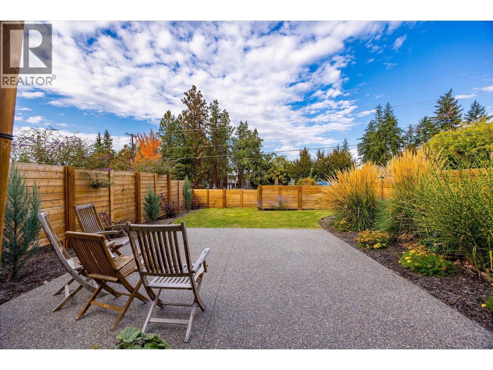 Manicured landscaping including low maintenance perennial flower beds, lawn and timed, underground irrigation - 761 Barnaby Road, Kelowna, BC - Outdoor