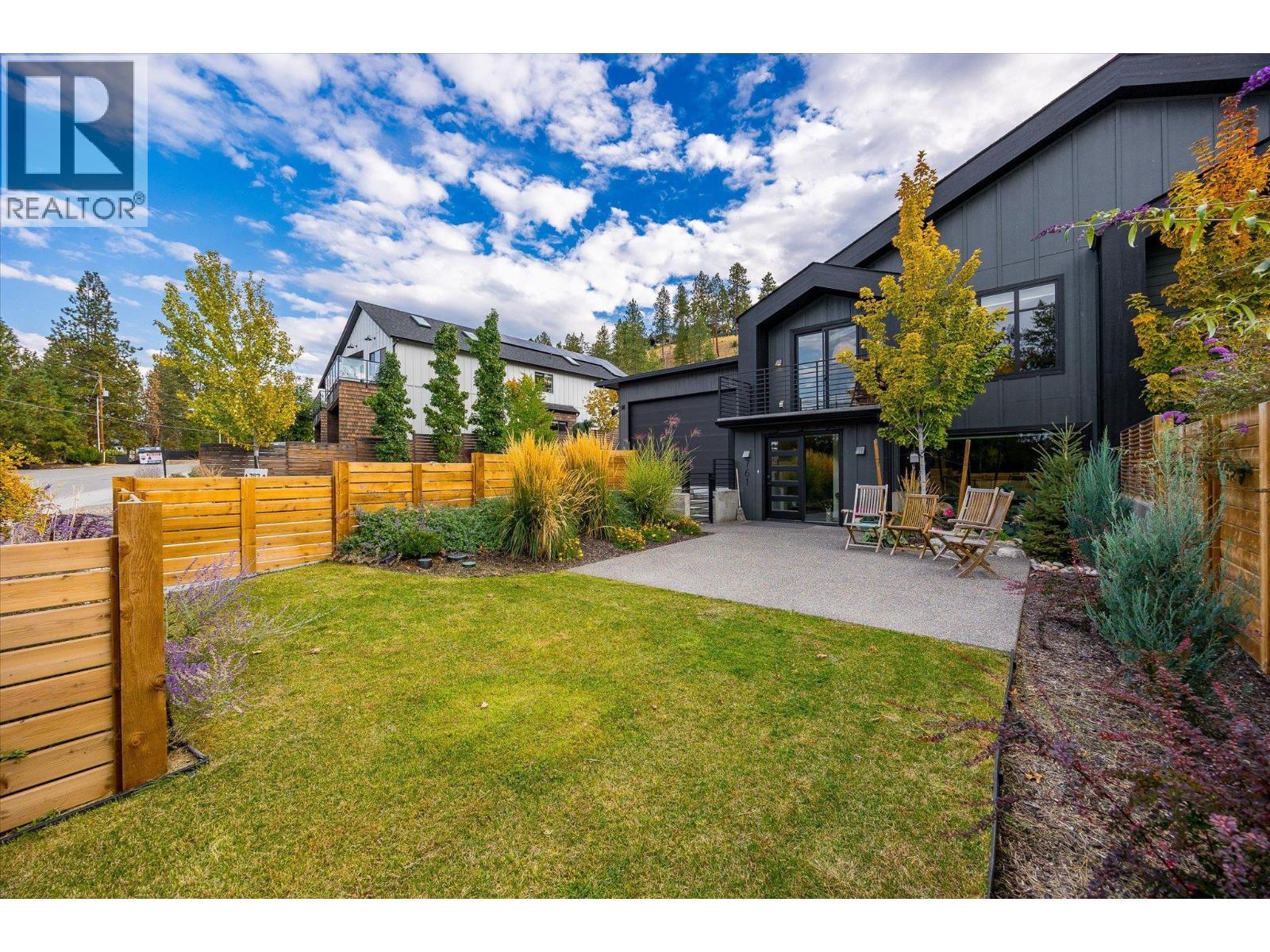 Low maintenance yard - 761 Barnaby Road, Kelowna, BC - Outdoor