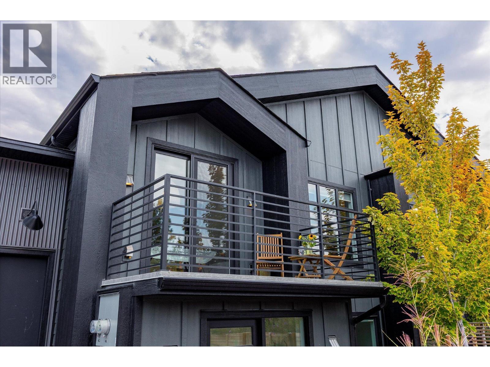 Main level porch off of kitchen with custom wrought iron railings - 761 Barnaby Road, Kelowna, BC - Outdoor