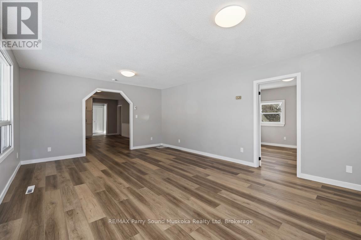 53 124 Highway, Mcdougall, ON - Indoor Photo Showing Other Room