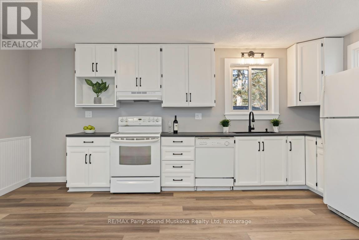 53 124 Highway, Mcdougall, ON - Indoor Photo Showing Kitchen