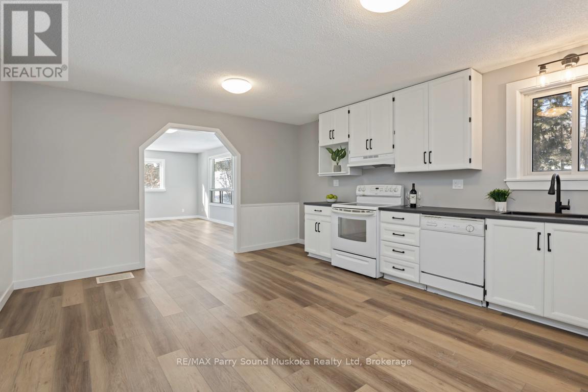 53 124 Highway, Mcdougall, ON - Indoor Photo Showing Kitchen