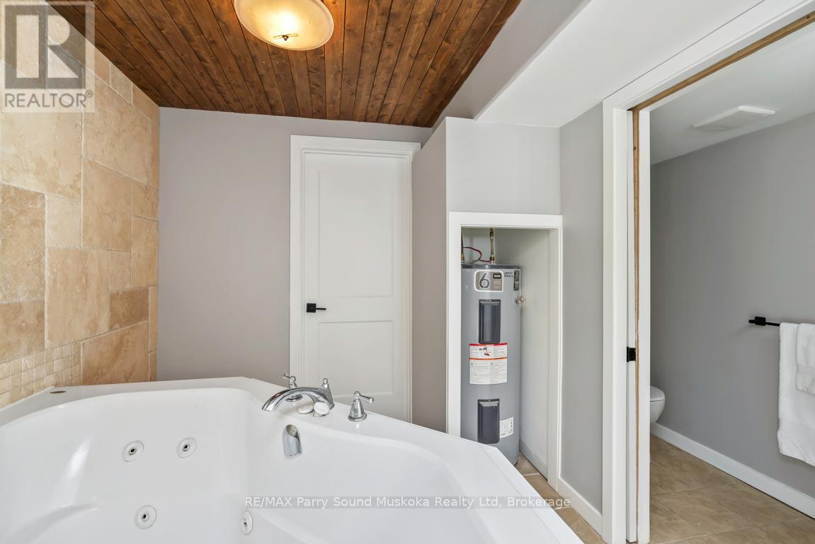 4 pc bath (2 pc+tub+shower) - 53 124 Highway, Mcdougall, ON - Indoor Photo Showing Bathroom