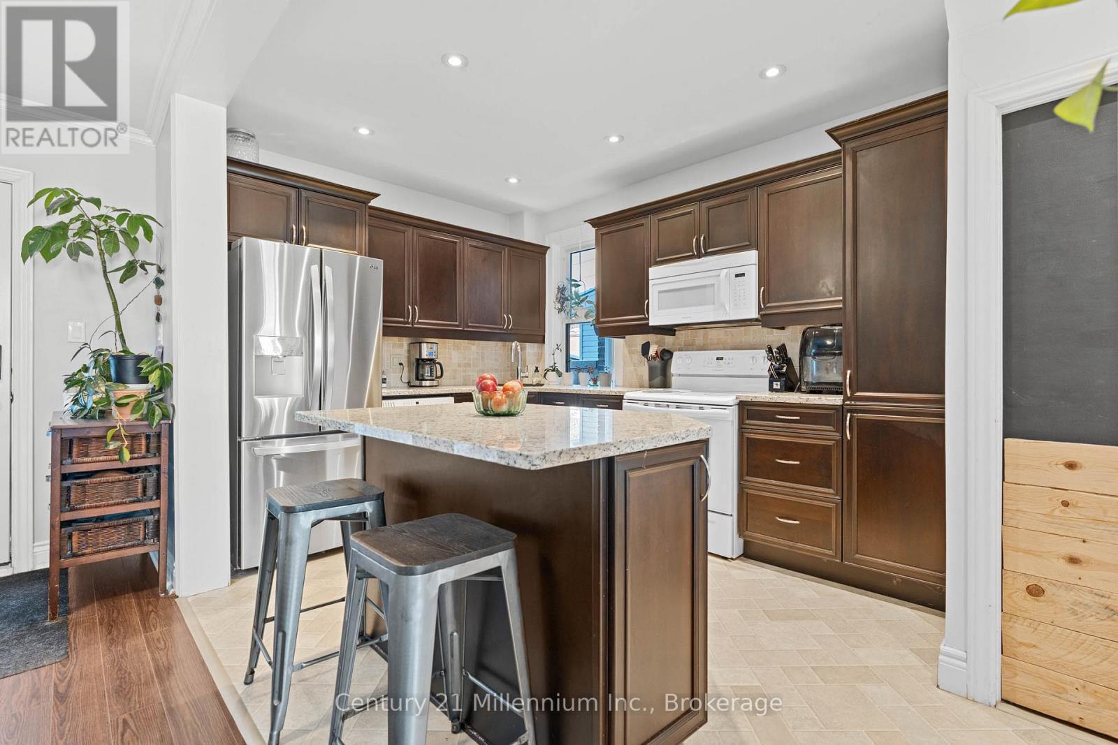 1188 2Nd Avenue W, Owen Sound, ON - Indoor Photo Showing Kitchen With Stainless Steel Kitchen