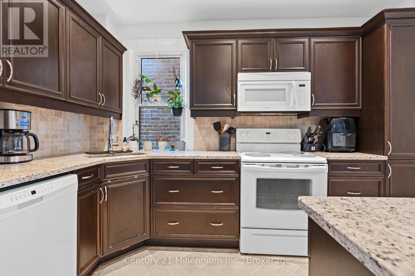 1188 2Nd Avenue W, Owen Sound, ON - Indoor Photo Showing Kitchen