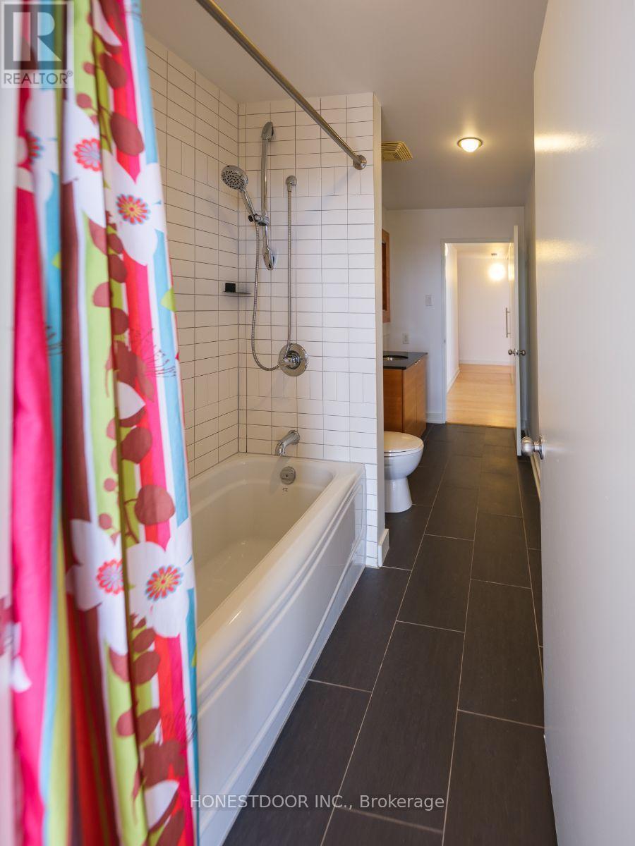 1610 - 324 Laurier Avenue W, Ottawa, ON - Indoor Photo Showing Bathroom