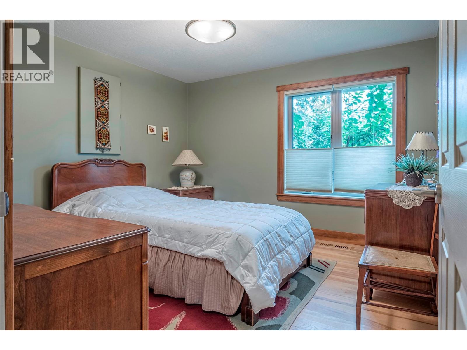 7800 Howe Drive, Coldstream, BC - Indoor Photo Showing Bedroom