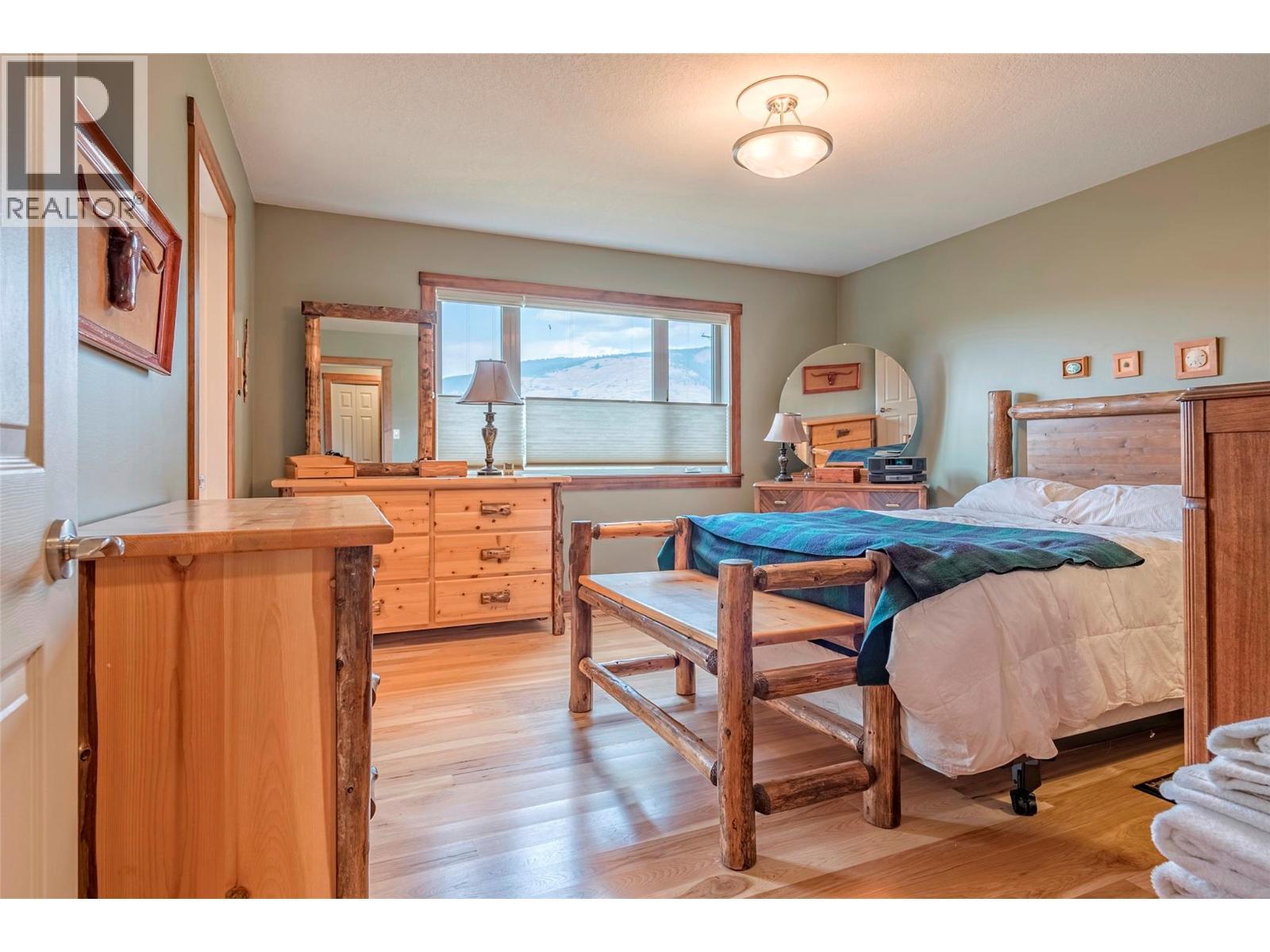 7800 Howe Drive, Coldstream, BC - Indoor Photo Showing Bedroom