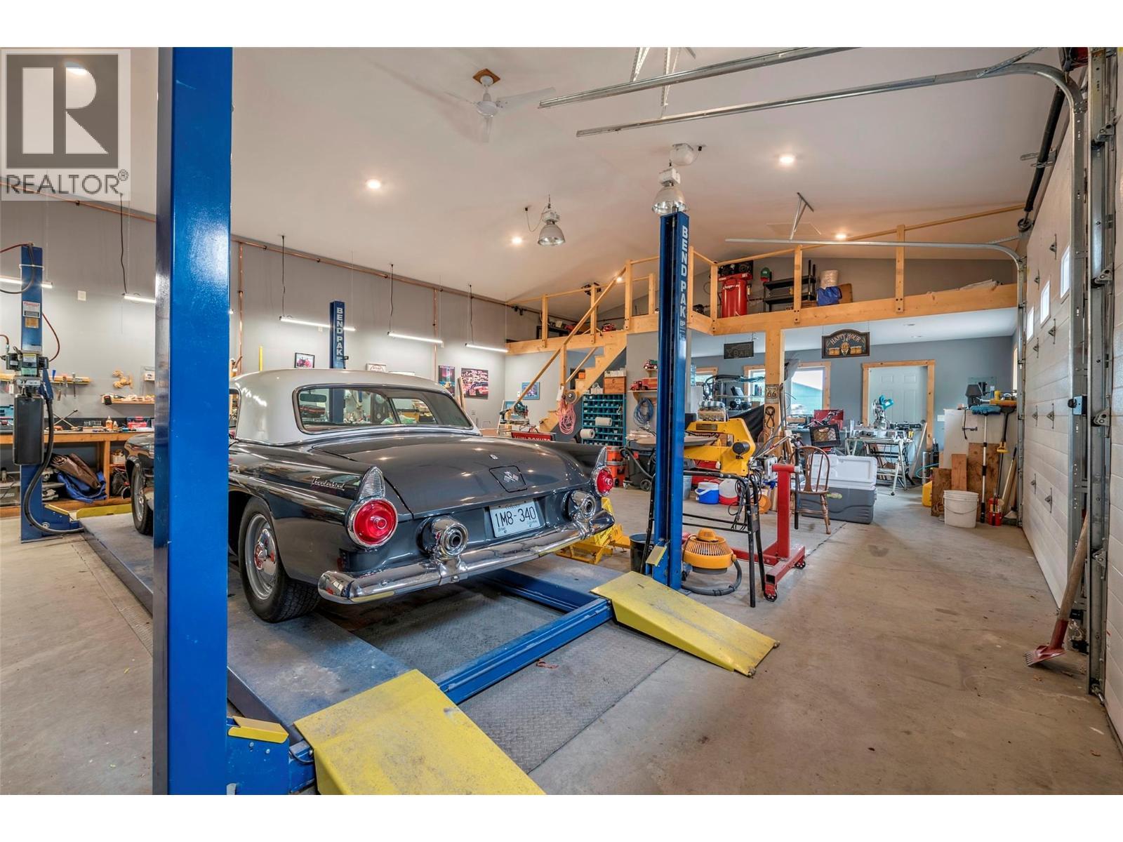 7800 Howe Drive, Coldstream, BC - Indoor Photo Showing Garage