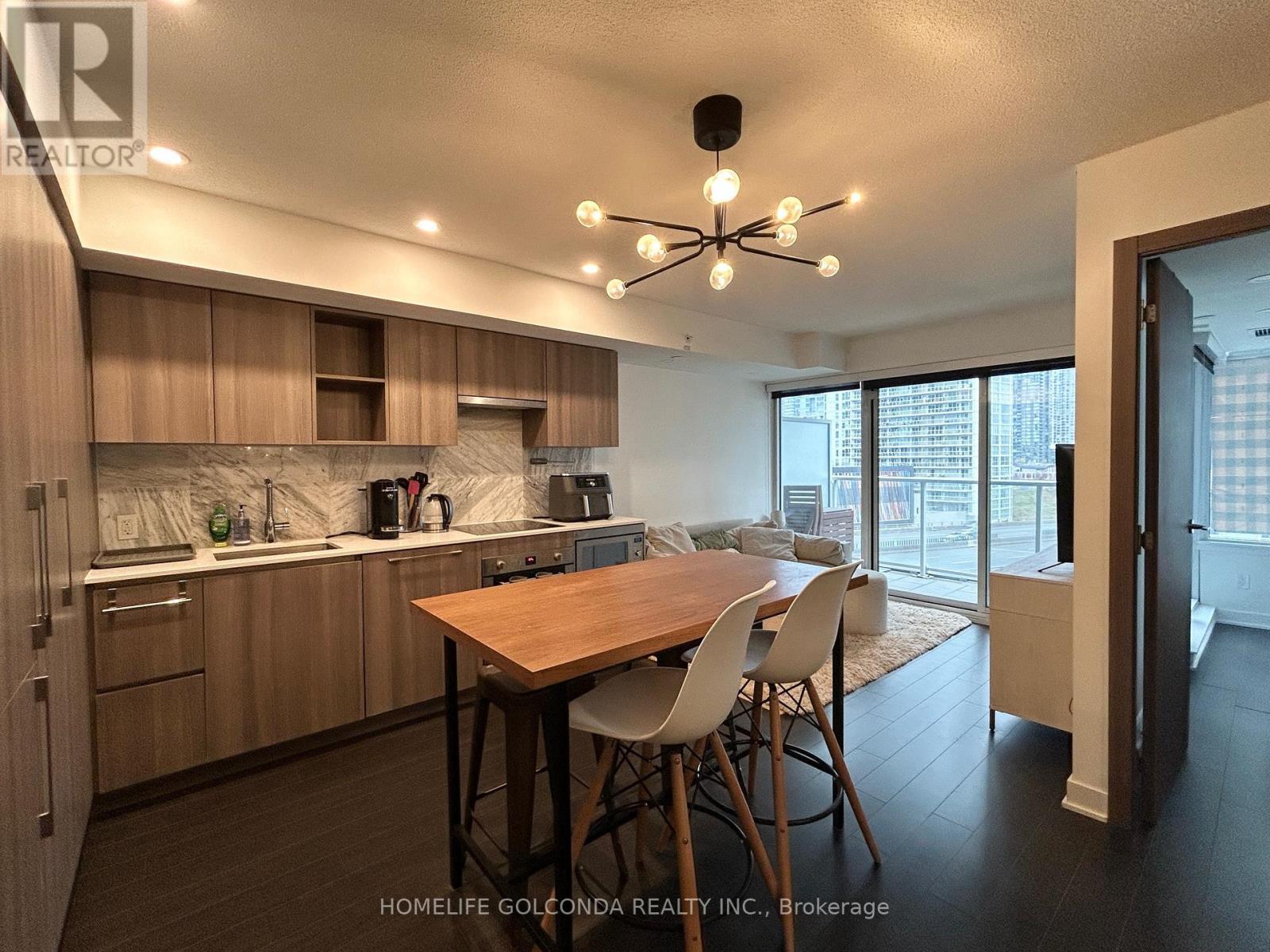 910 - 19 Bathurst Street, Toronto, ON - Indoor