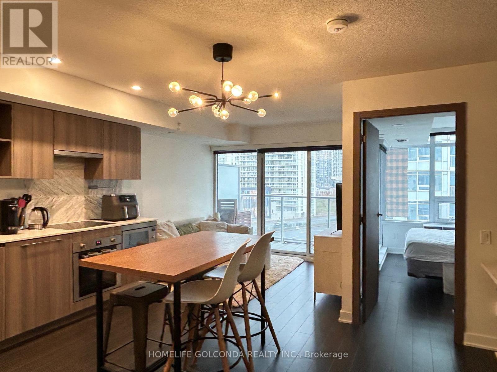 910 - 19 Bathurst Street, Toronto, ON - Indoor