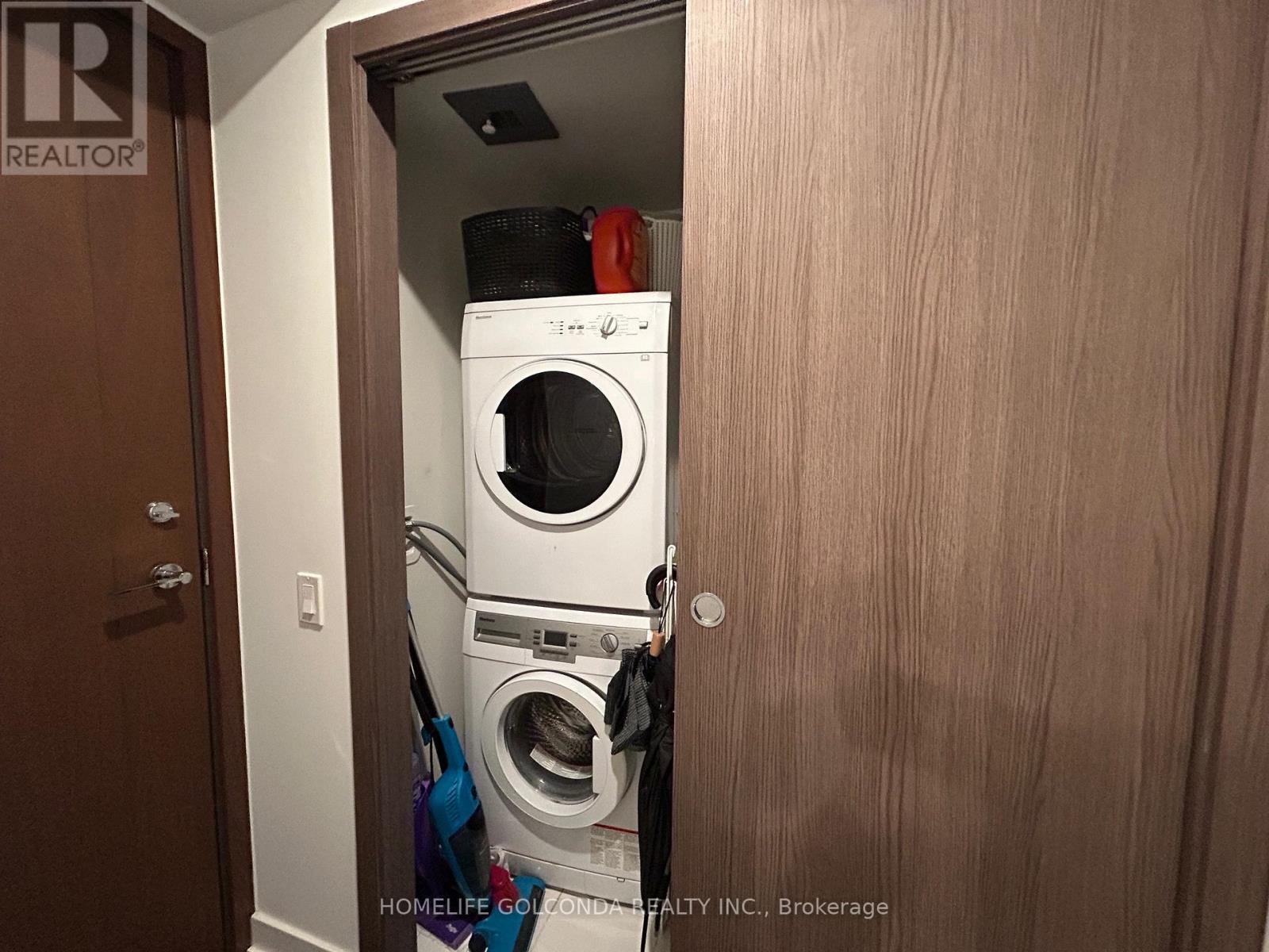 910 - 19 Bathurst Street, Toronto, ON - Indoor Photo Showing Laundry Room
