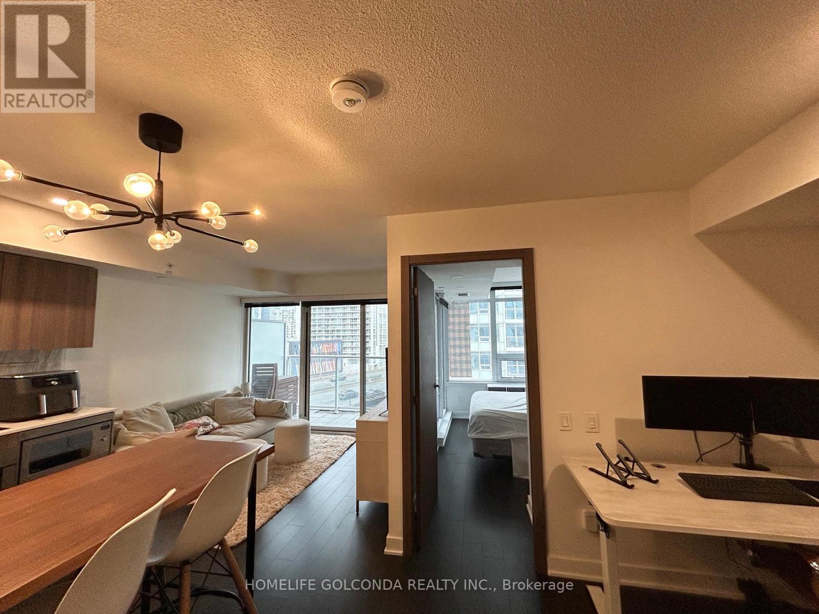 910 - 19 Bathurst Street, Toronto, ON - Indoor