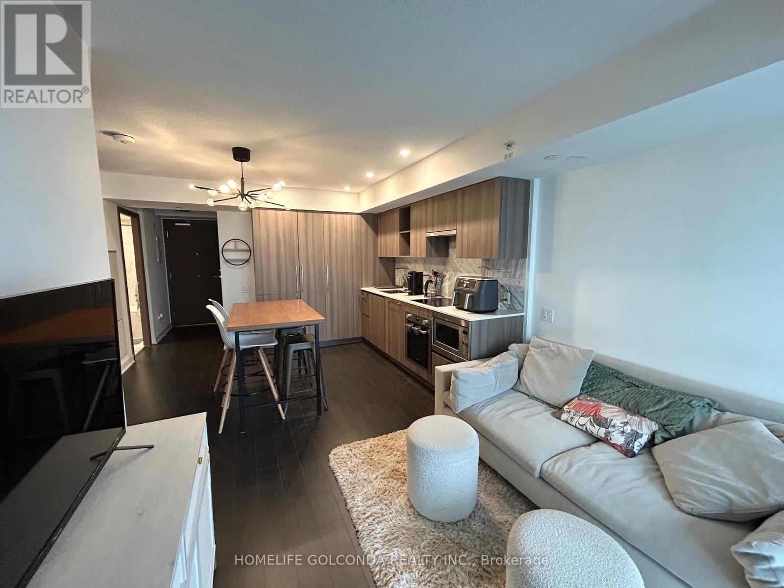 910 - 19 Bathurst Street, Toronto, ON - Indoor Photo Showing Living Room