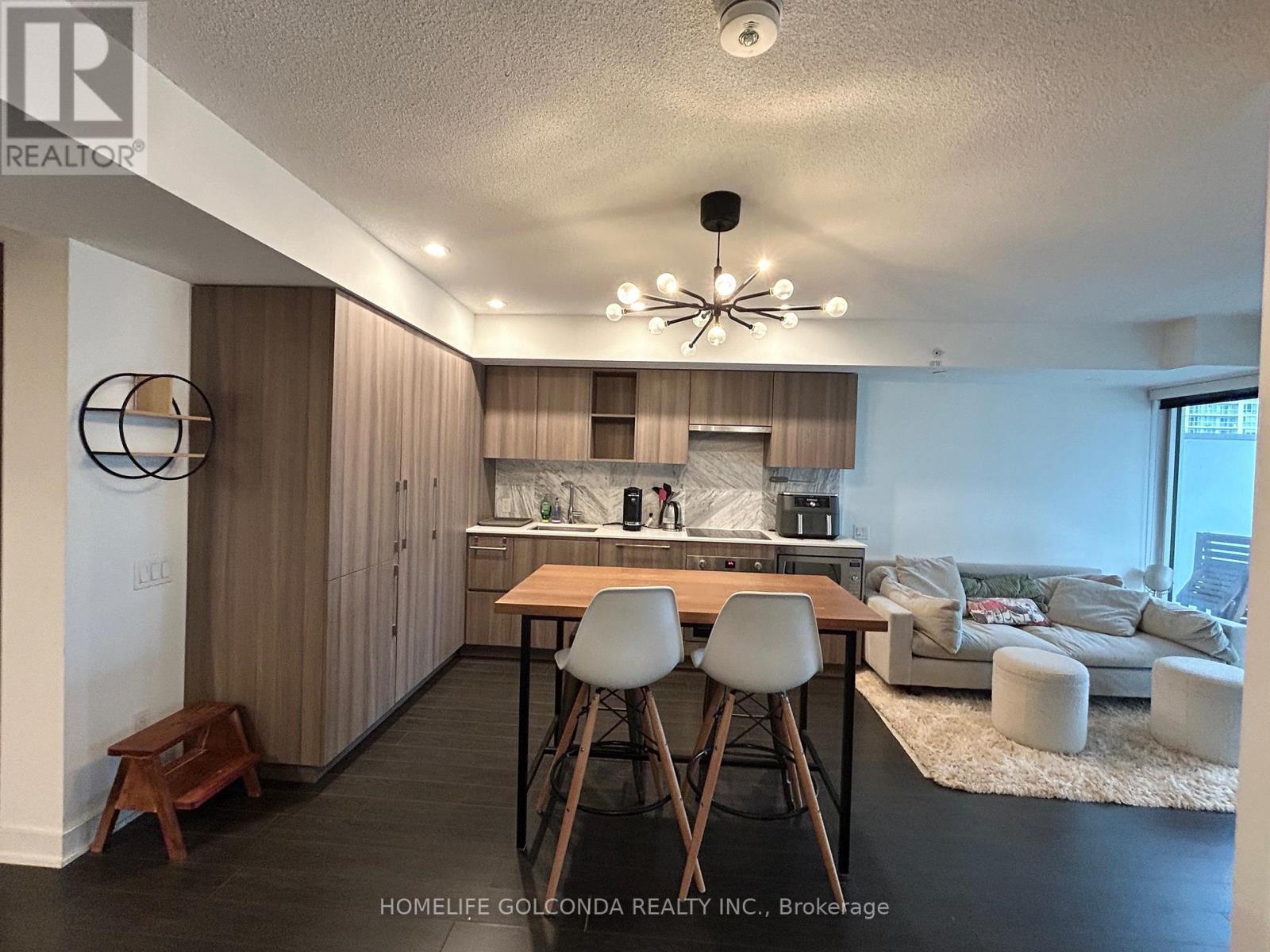 910 - 19 Bathurst Street, Toronto, ON - Indoor