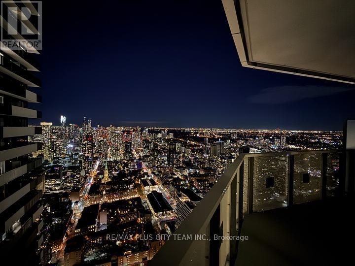 7312 - 138 Downes Street, Toronto, ON - Outdoor