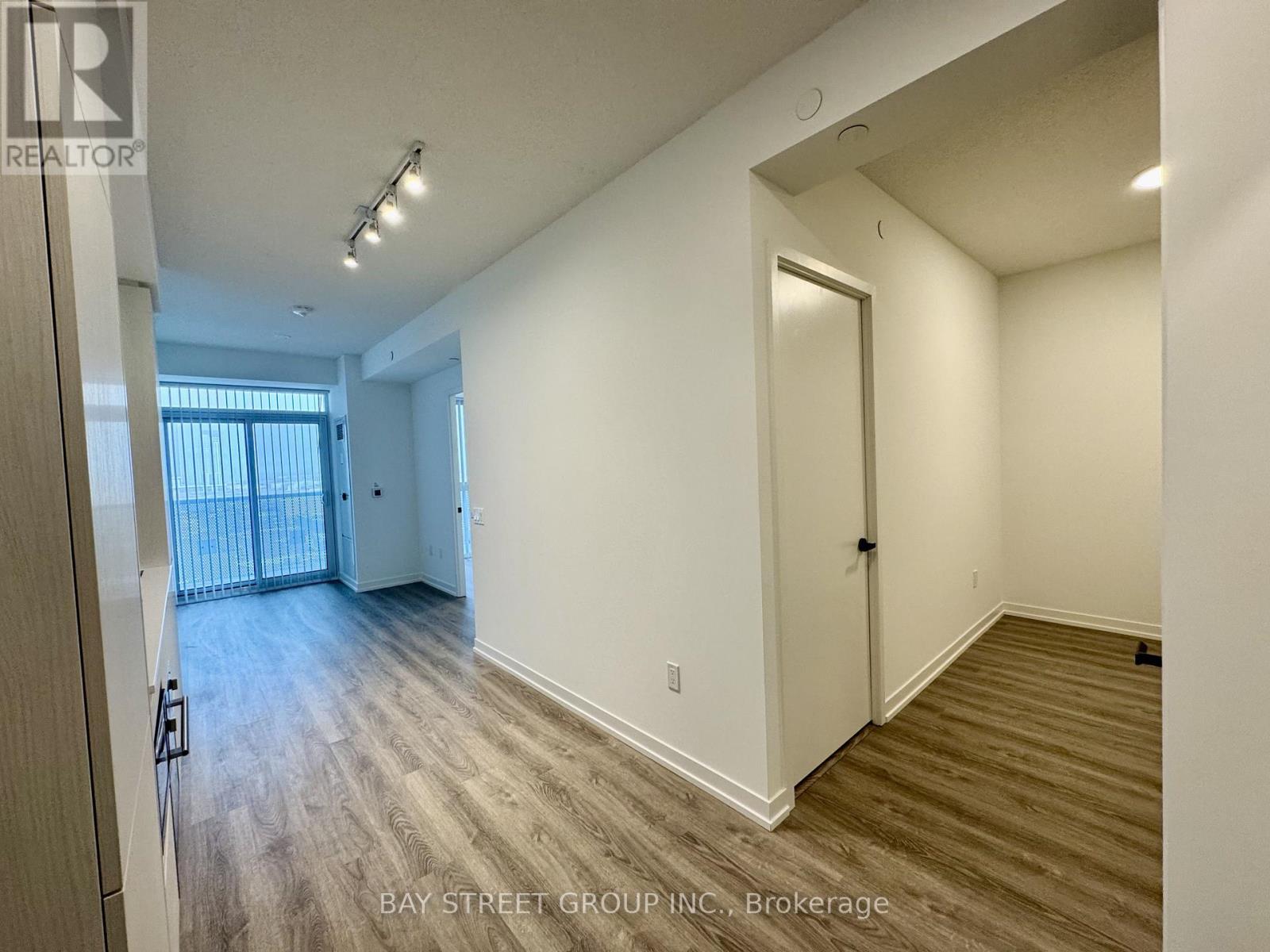 1007 - 8 Interchange Way, Vaughan, ON - Indoor Photo Showing Other Room