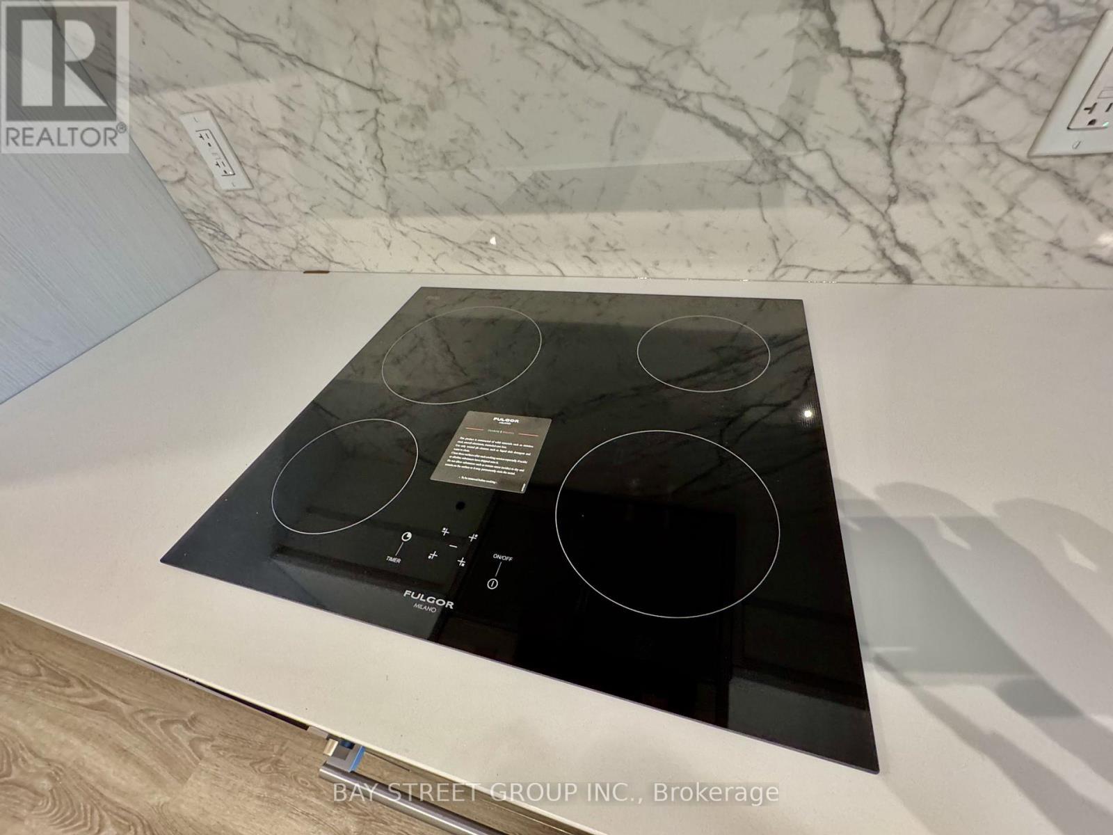 1007 - 8 Interchange Way, Vaughan, ON - Indoor