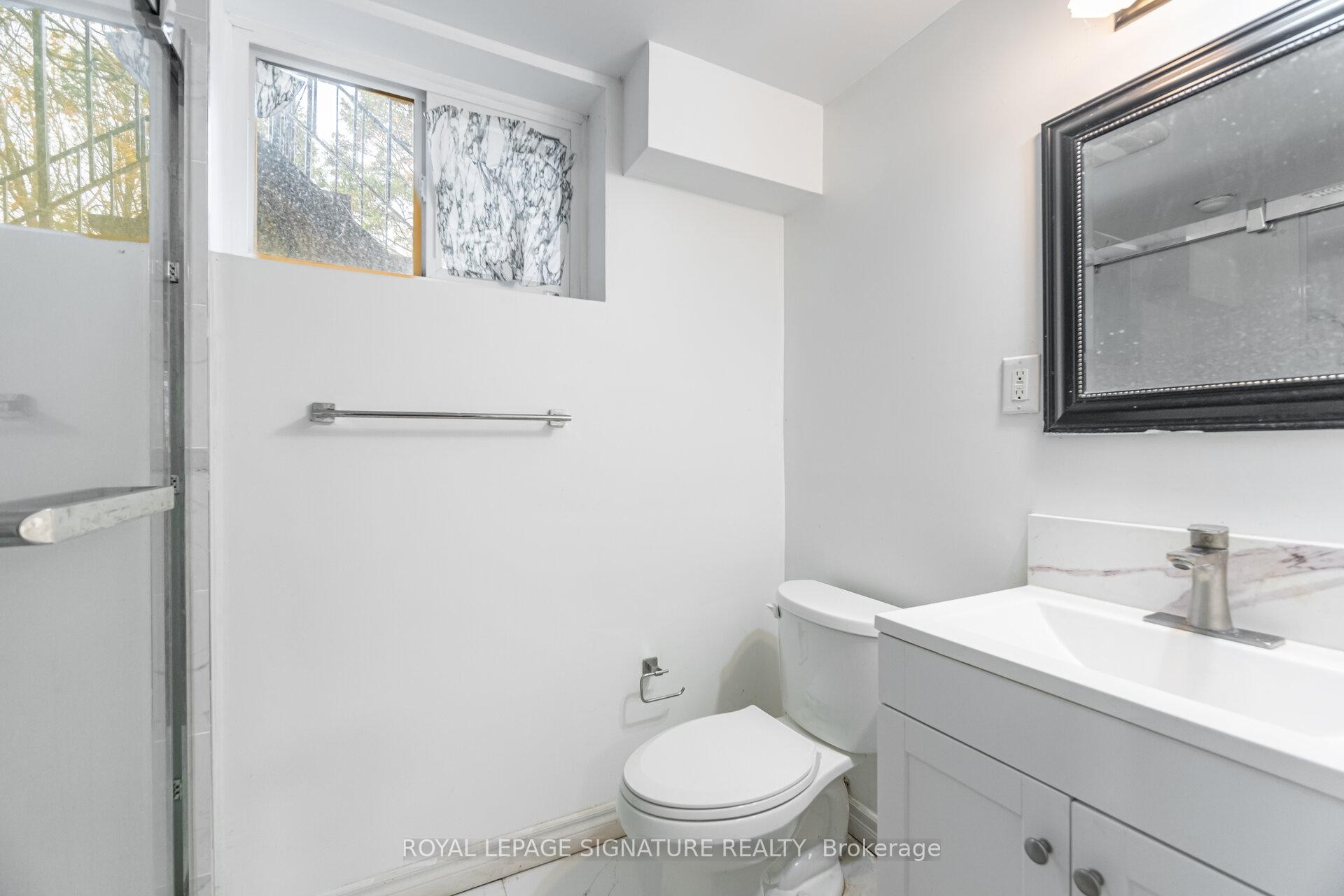 Main-406 Tamarack Drive, Waterloo, ON - Indoor Photo Showing Bathroom