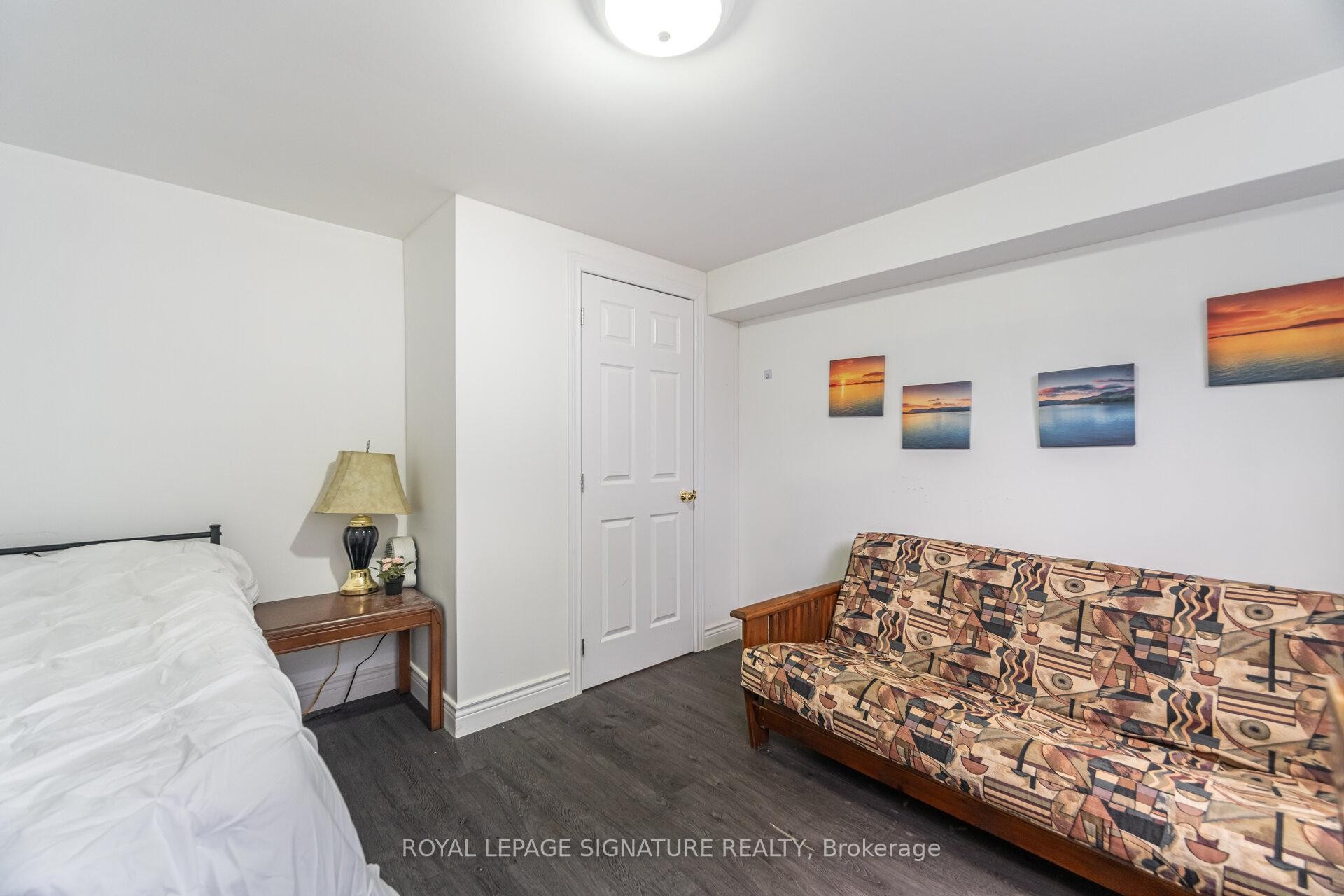 Main-406 Tamarack Drive, Waterloo, ON - Indoor Photo Showing Bedroom