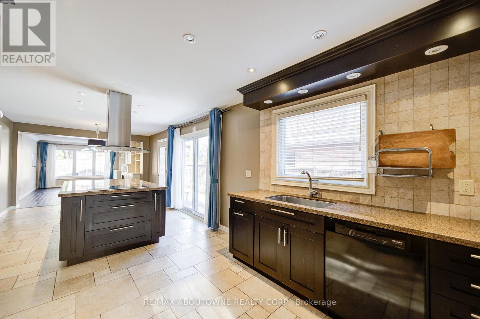1251 Old Colony Road, Oakville, ON - Indoor Photo Showing Kitchen