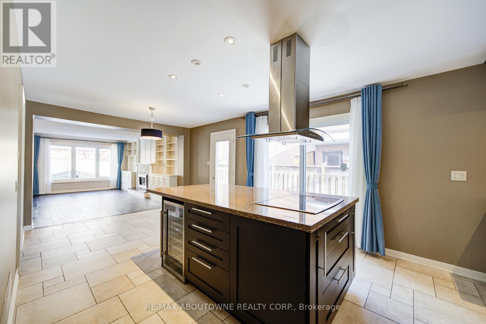 1251 Old Colony Road, Oakville, ON - Indoor