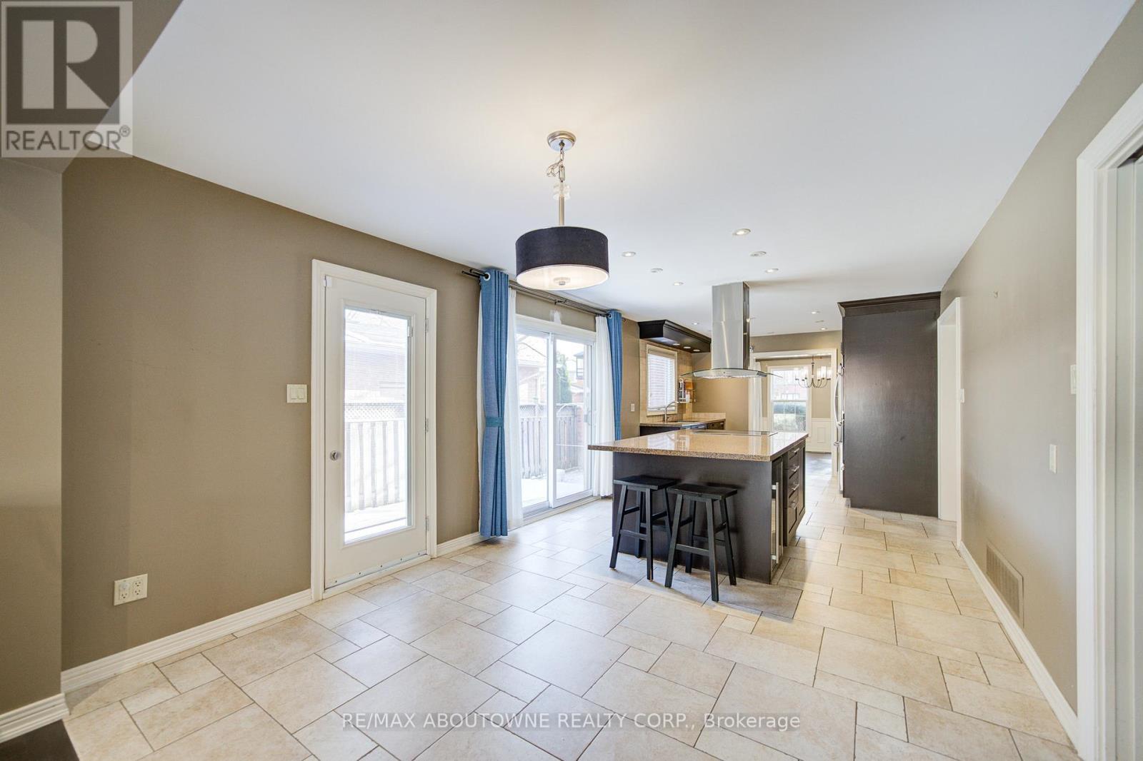 1251 Old Colony Road, Oakville, ON - Indoor