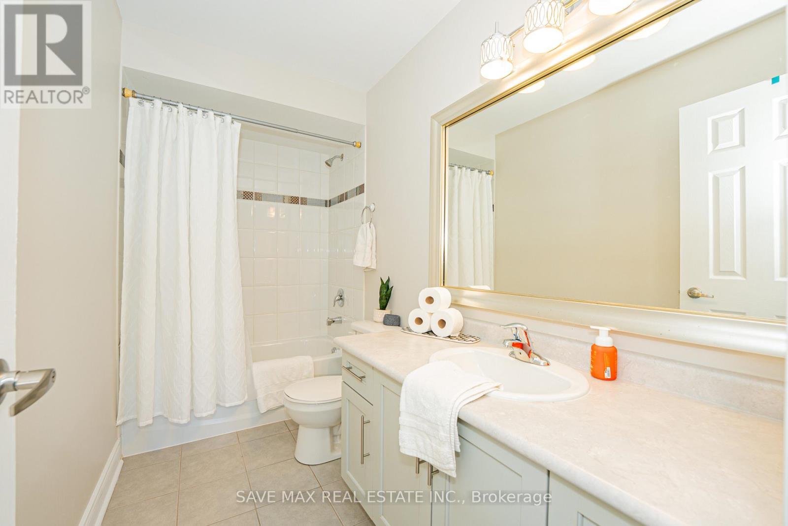 5 Dillon Drive, Brampton, ON - Indoor Photo Showing Bathroom